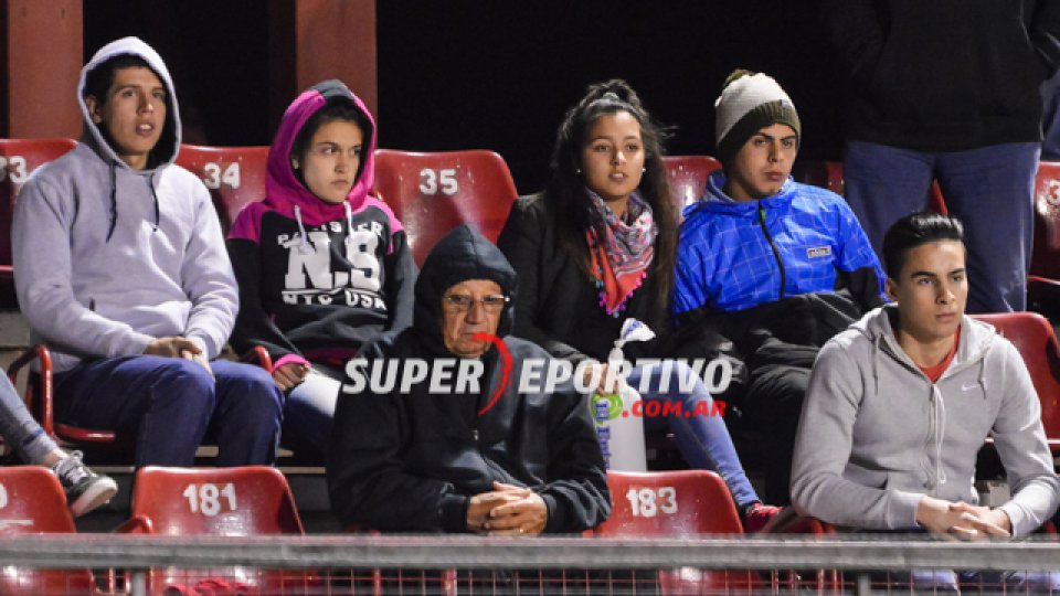 Las tribunas del Grella se vistieron de fiesta en la noche del viernes.