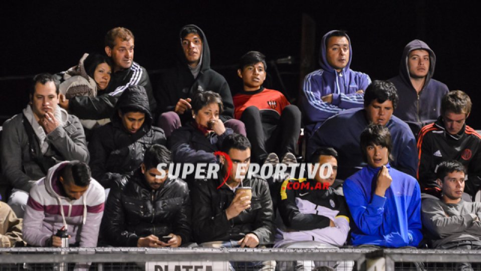 Las tribunas del Grella se vistieron de fiesta en la noche del viernes.