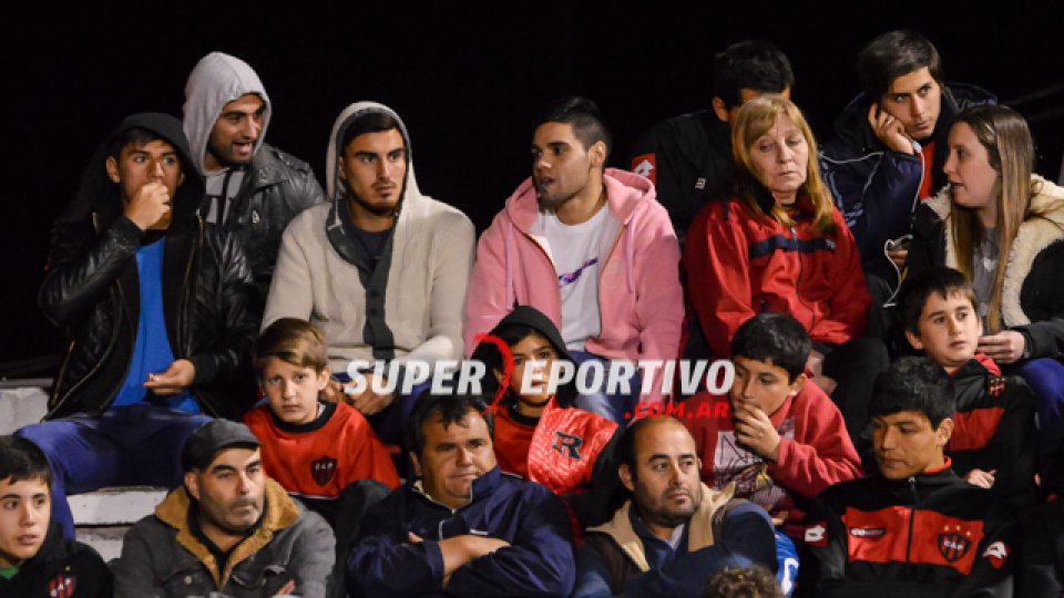 Las tribunas del Grella se vistieron de fiesta en la noche del viernes.
