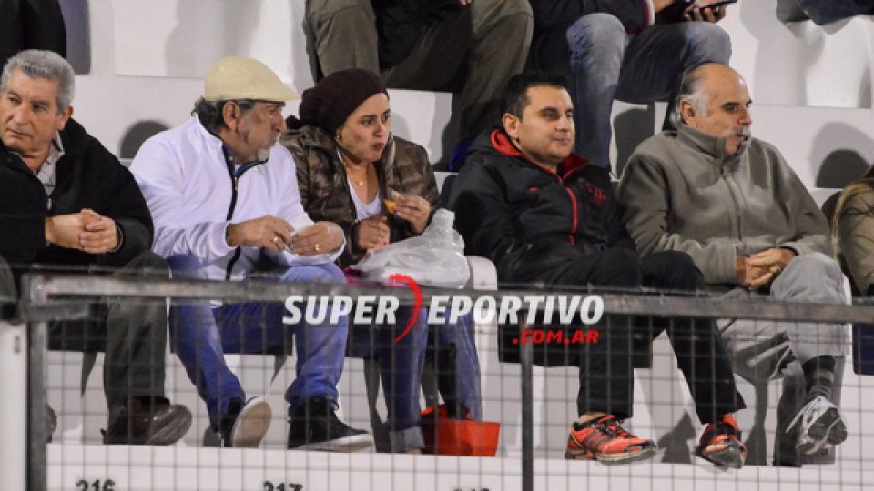 Las tribunas del Grella se vistieron de fiesta en la noche del viernes.