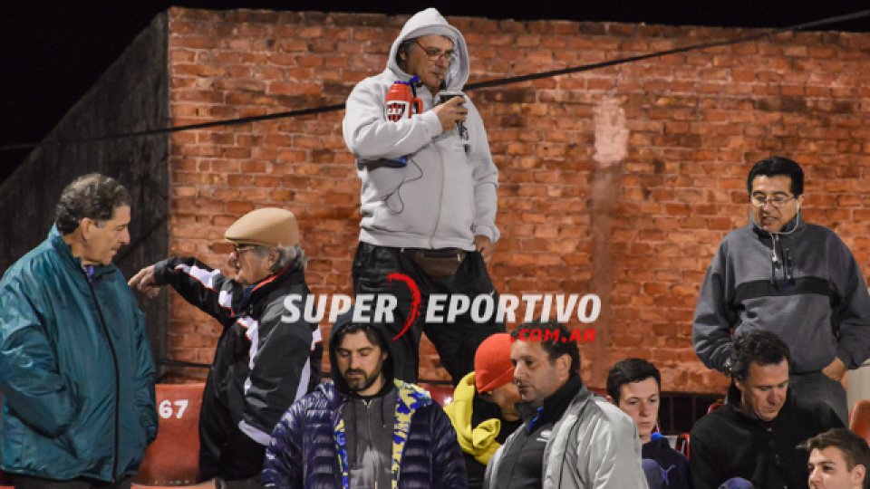 Las tribunas del Grella se vistieron de fiesta en la noche del viernes.