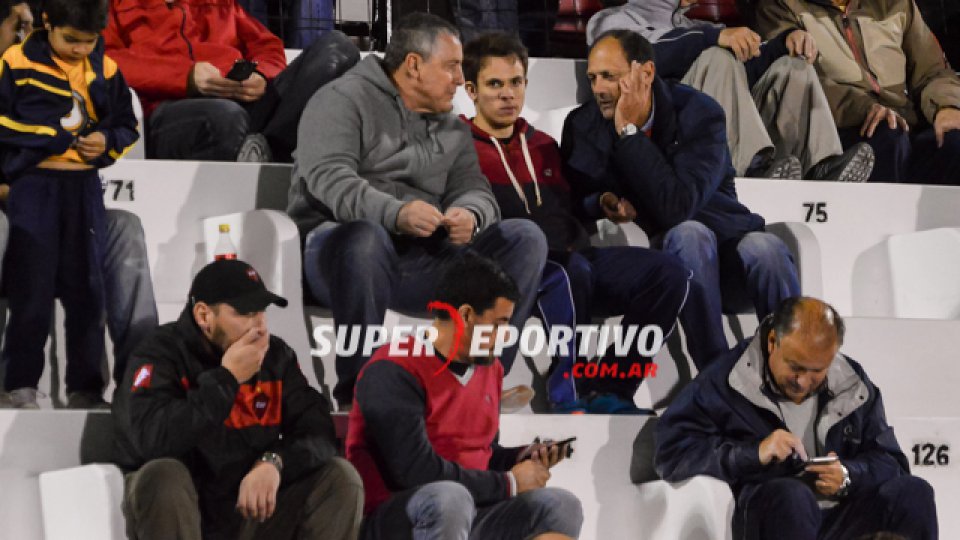 Las tribunas del Grella se vistieron de fiesta en la noche del viernes.
