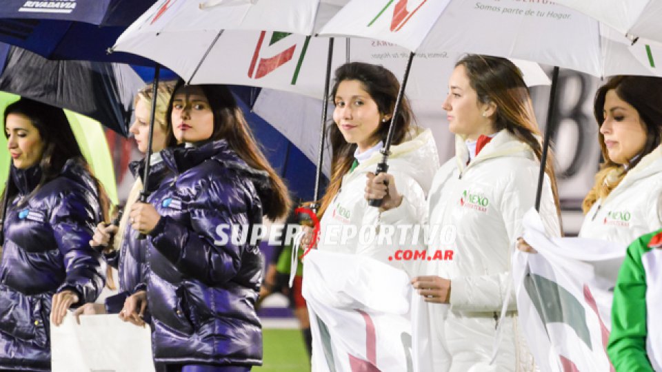 Las tribunas del Grella se vistieron de fiesta en la noche del viernes.