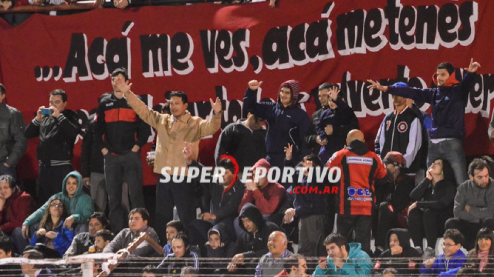 Las tribunas del Grella se vistieron de fiesta en la noche del viernes.