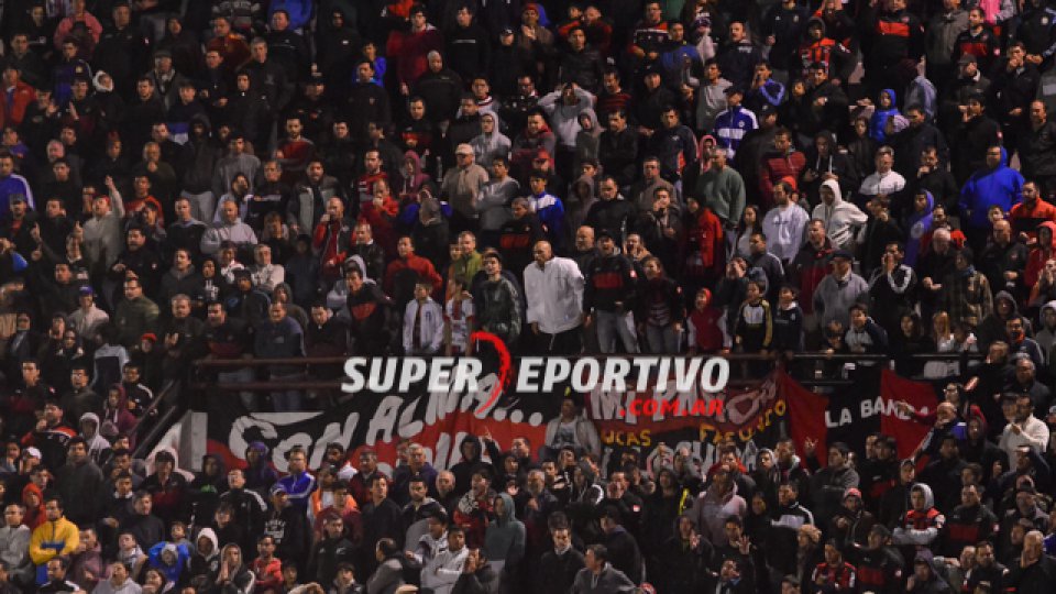 Las tribunas del Grella se vistieron de fiesta en la noche del viernes.