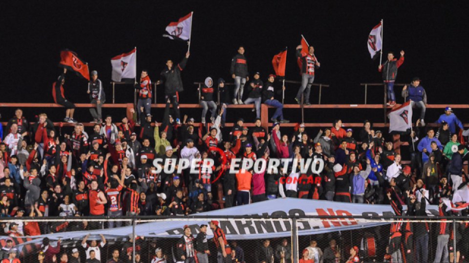 Las tribunas del Grella se vistieron de fiesta en la noche del viernes.