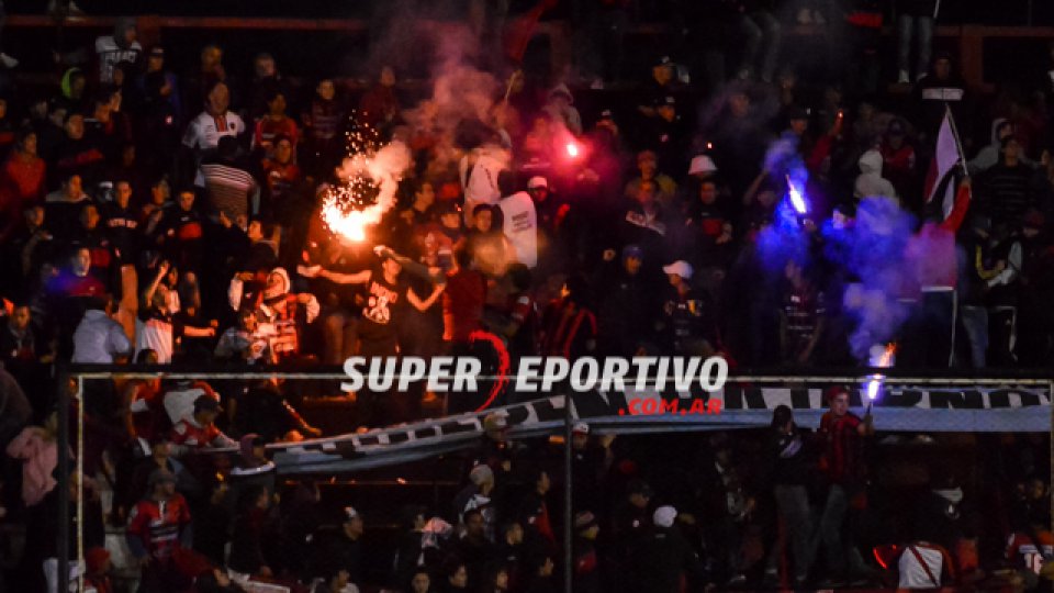 Las tribunas del Grella se vistieron de fiesta en la noche del viernes.