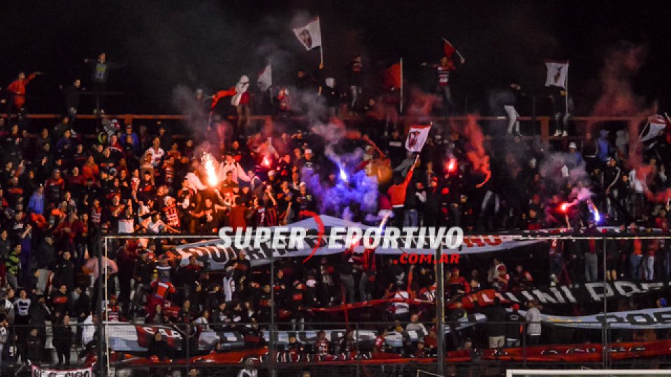 Las tribunas del Grella se vistieron de fiesta en la noche del viernes.