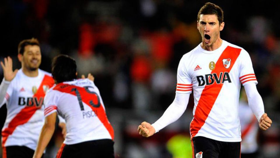 El Pipa puso en ventaja a River en su debut en la Sudamericana.