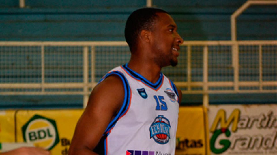 DeÁngelo Kirkland jugó por primera vez.