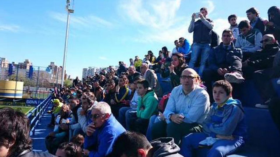 Una multitud se acerc&oacute; a la pr&aacute;ctica de Boca.