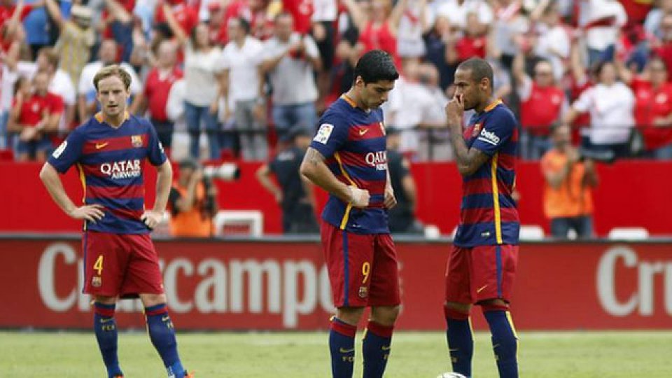 Barcelona extrañó a Messi y perdió con Sevilla.
