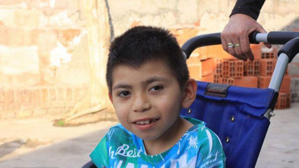 Camilo: El niño paranaense de siete años necesita un exoesqueleto.