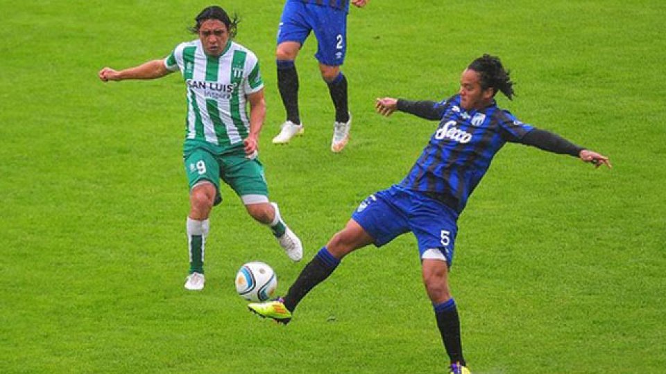 El Decano igualó como visitante y se aseguró terminar la fecha 38 puntero.