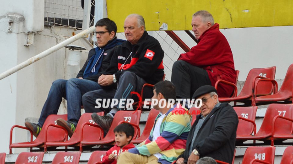 Los hinchas de Patronato acompañaron al equipo en la gran victoria ante Chaca.