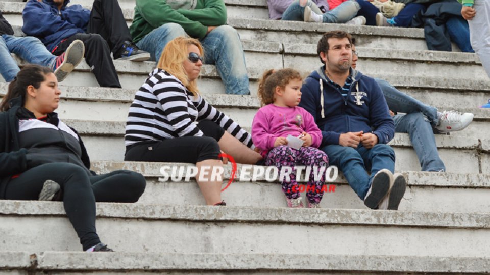 Los hinchas de Patronato acompañaron al equipo en la gran victoria ante Chaca.