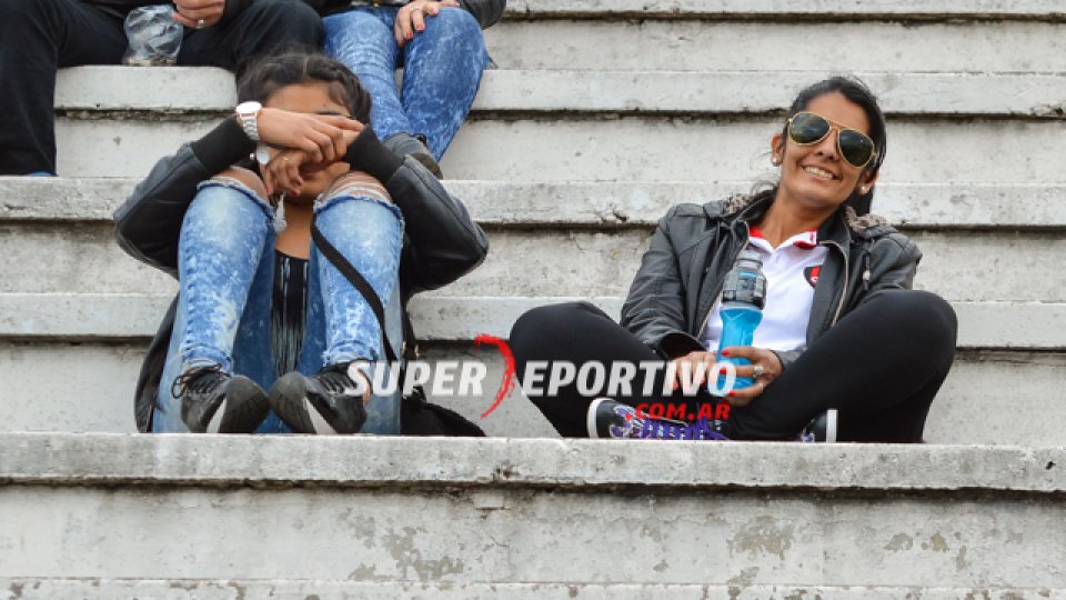 Los hinchas de Patronato acompañaron al equipo en la gran victoria ante Chaca.