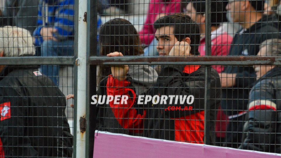 Los hinchas de Patronato acompañaron al equipo en la gran victoria ante Chaca.