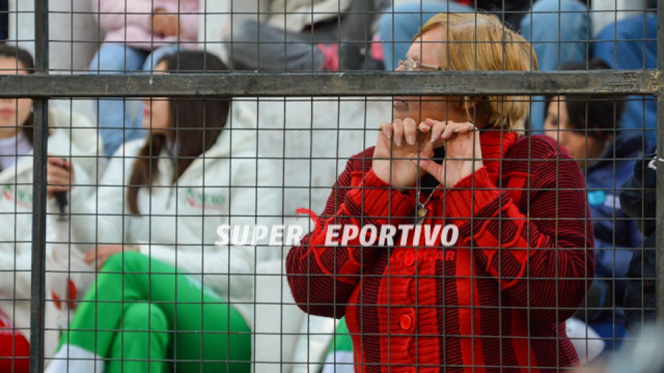 Los hinchas de Patronato acompañaron al equipo en la gran victoria ante Chaca.