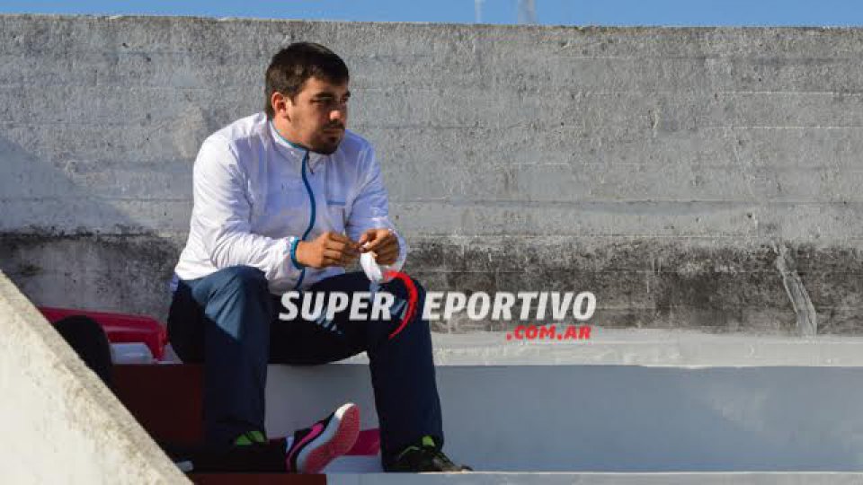 Los hinchas del Decano festejaron el triunfo y la permanencia.