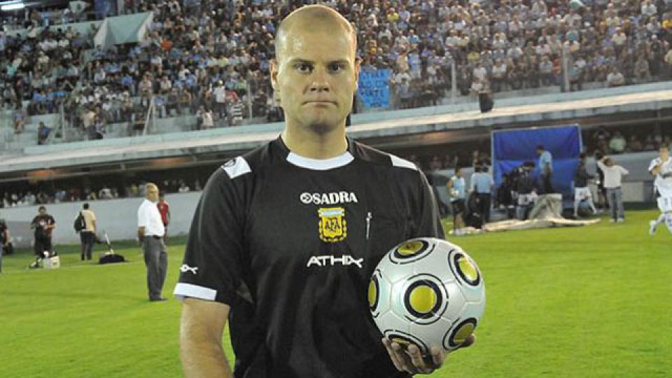 Mariano González, el árbitro para Atlético Paraná y Los Andes.