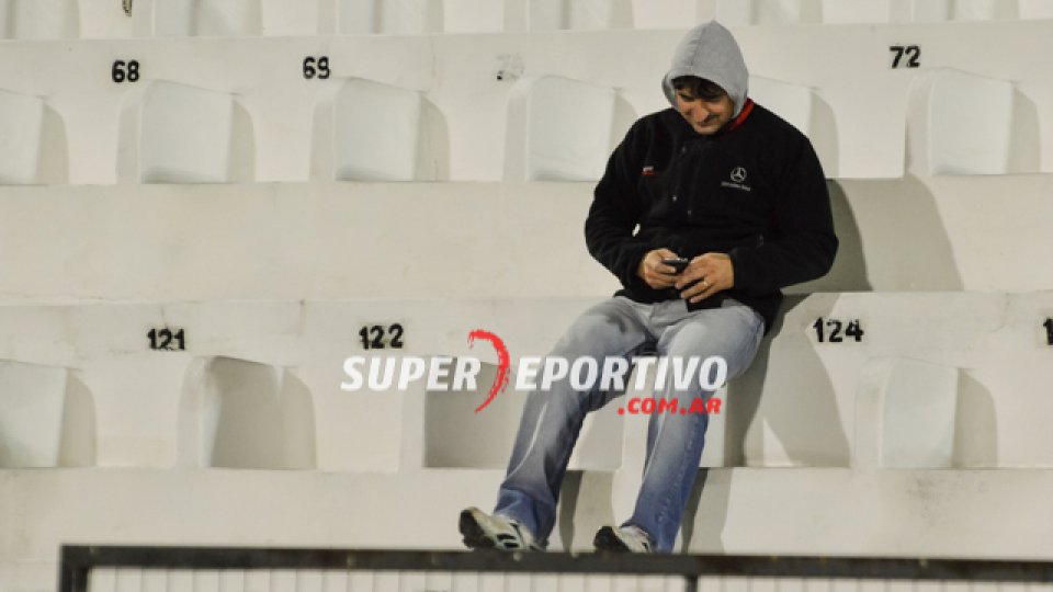 Una vez más los hinchas del Patrón colmaron el Grella para alentar al equipo.