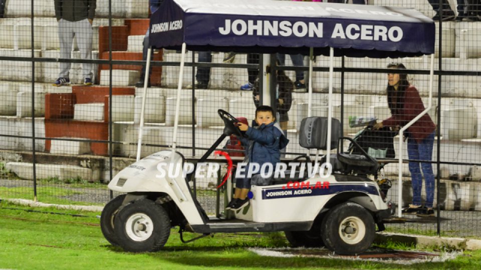 Una vez más los hinchas del Patrón colmaron el Grella para alentar al equipo.