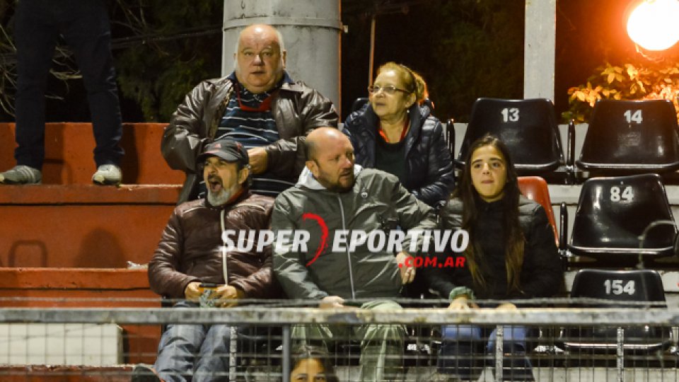 Una vez más los hinchas del Patrón colmaron el Grella para alentar al equipo.