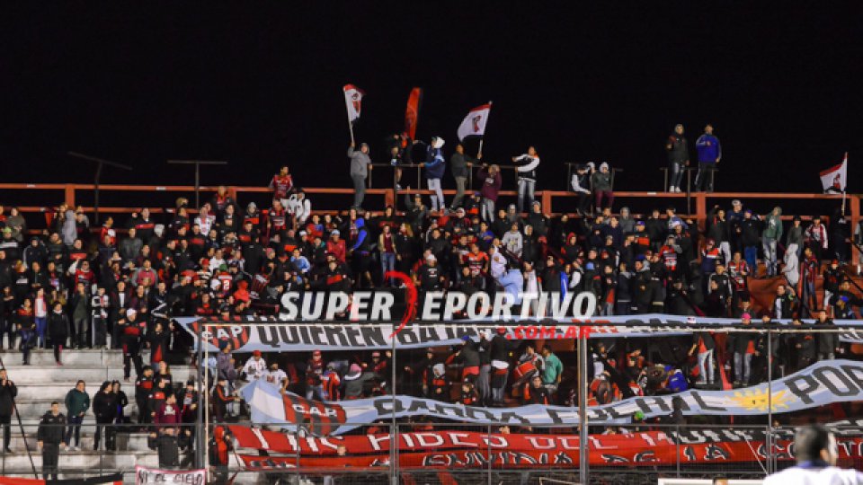 Una vez más los hinchas del Patrón colmaron el Grella para alentar al equipo.