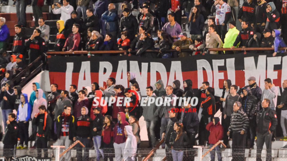 Una vez más los hinchas del Patrón colmaron el Grella para alentar al equipo.