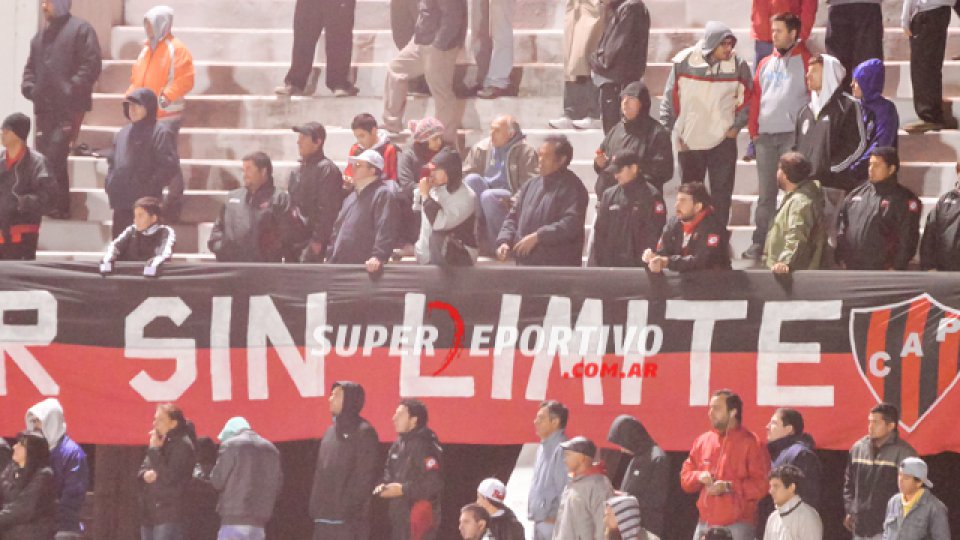 Una vez más los hinchas del Patrón colmaron el Grella para alentar al equipo.