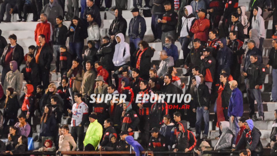 Una vez más los hinchas del Patrón colmaron el Grella para alentar al equipo.