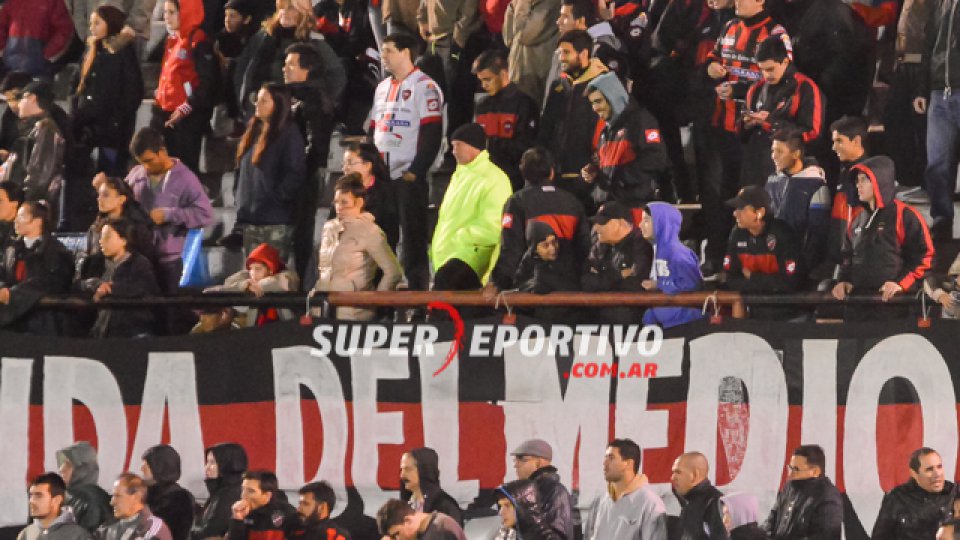 Una vez más los hinchas del Patrón colmaron el Grella para alentar al equipo.