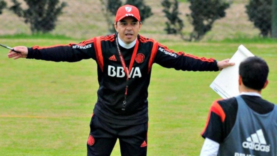 El Muñeco prepara el equipo para dar vuelta el resultado ante Huracán.