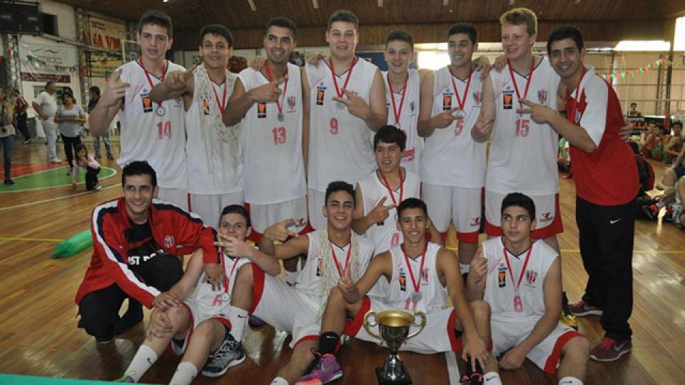 Facebook Prensa Centro Sportivo Peñarol: Plantel Campéon U15.