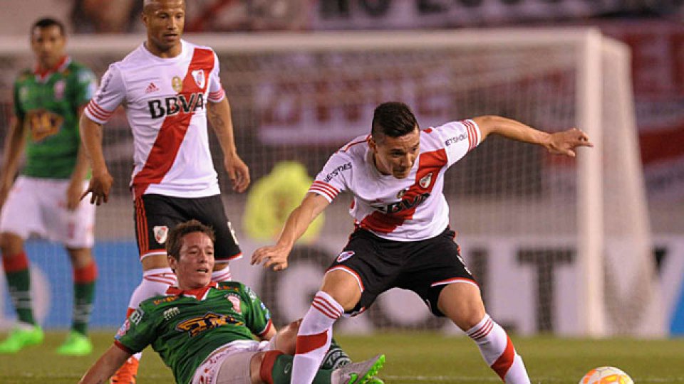 Huracán festejó en el Monumental y sueña.