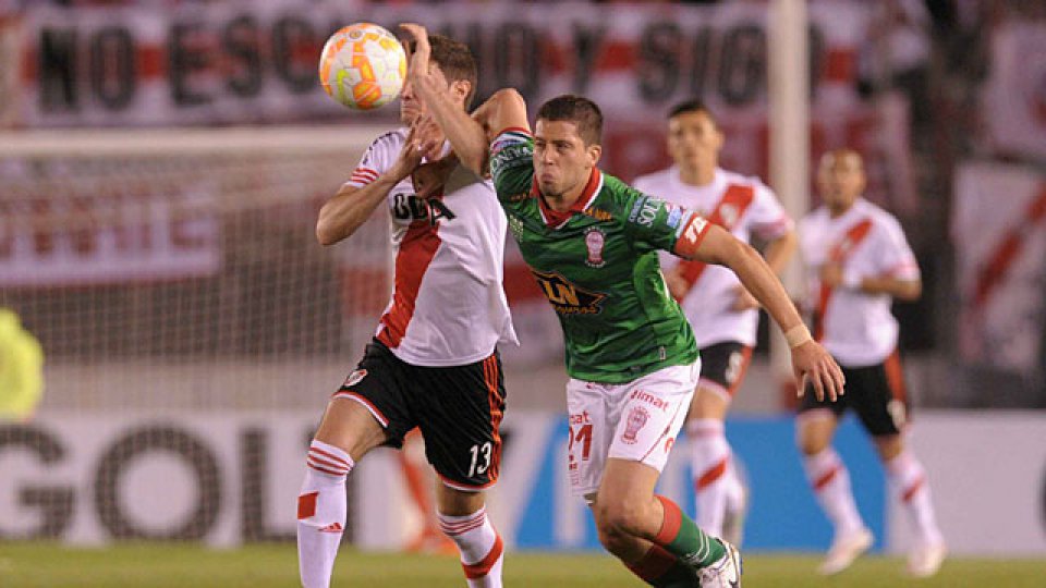 Huracán festejó en el Monumental y sueña.