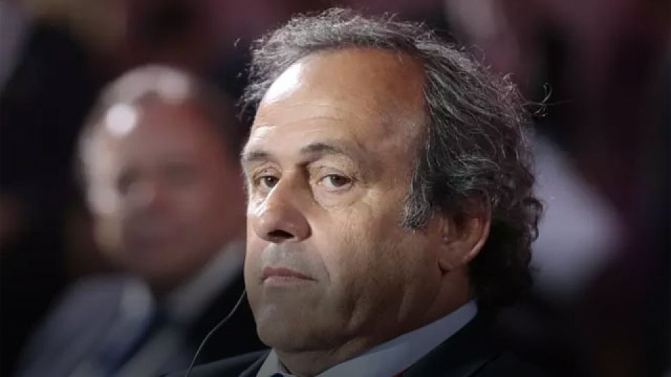 La FIFA rechaza la candidatura de Platini a la presidencia.