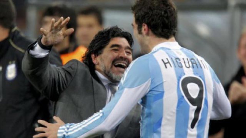 "Nadie piensa en el hincha", manifestó Maradona.