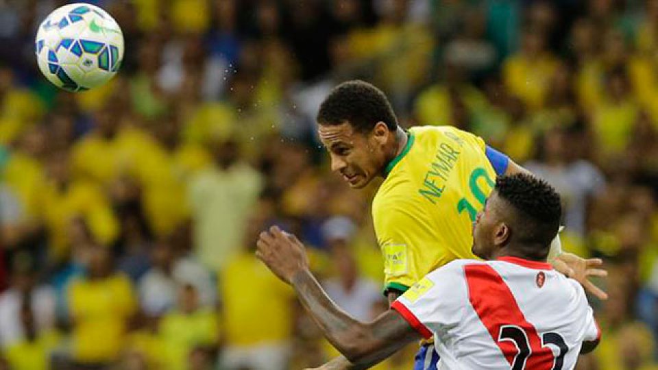 Brasil se hizo fuerte de local y goleó al Perú.
