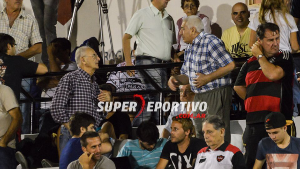 Todo el color de la hinchada del Patrón en el triunfo ante Instituto.