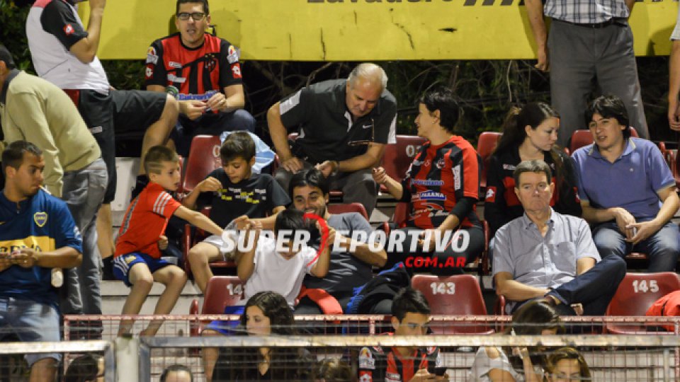 Todo el color de la hinchada del Patrón en el triunfo ante Instituto.