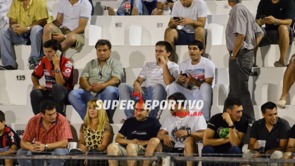 Todo el color de la hinchada del Patrón en el triunfo ante Instituto.