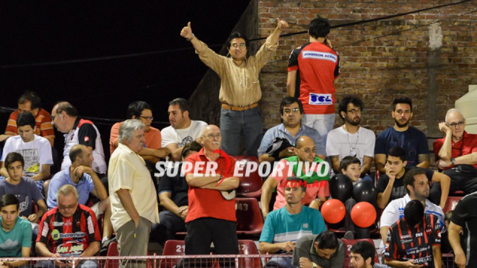 Todo el color de la hinchada del Patrón en el triunfo ante Instituto.