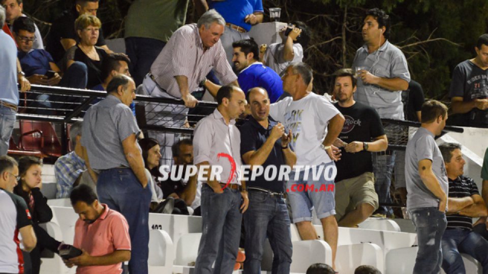 Todo el color de la hinchada del Patrón en el triunfo ante Instituto.