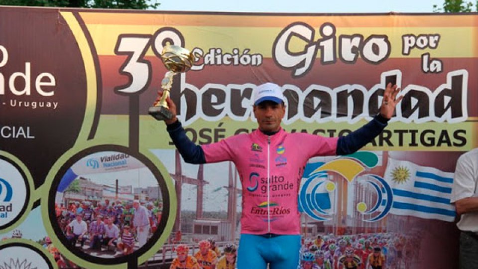 Jorge Bravo festejó sus 48 años consiguiendo el primer puesto del Giro.