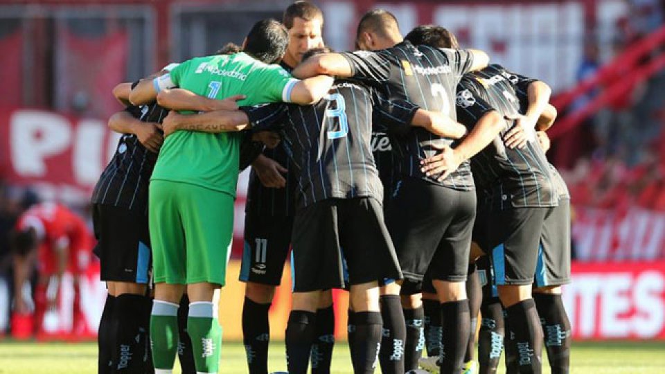 Racing superó a Independiente y se acerca a la Copa Libertadores.