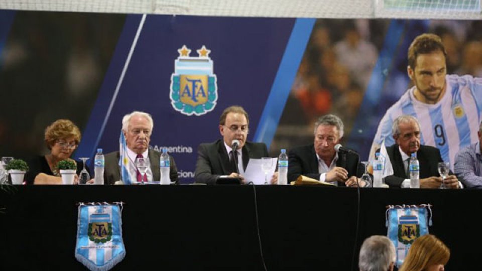 Se anuló la votación por un voto duplicado que arrojó el resultado 38 a 38.