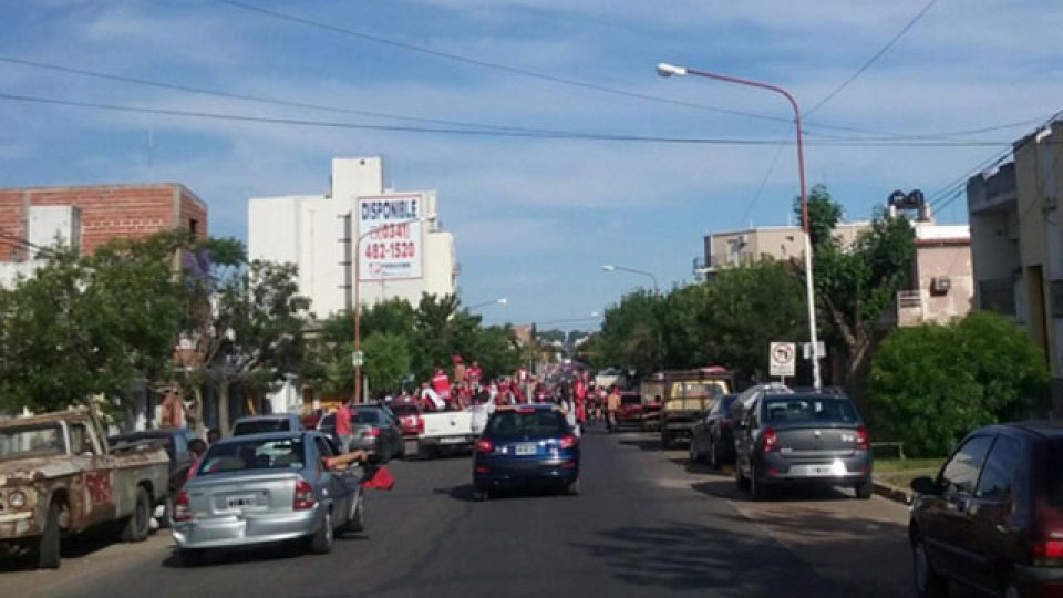 Banderazo de apoyo para Patronato. (@LFdelFutbol)