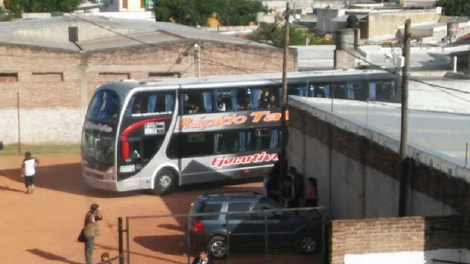 Banderazo de apoyo para Patronato. (@LFdelFutbol)